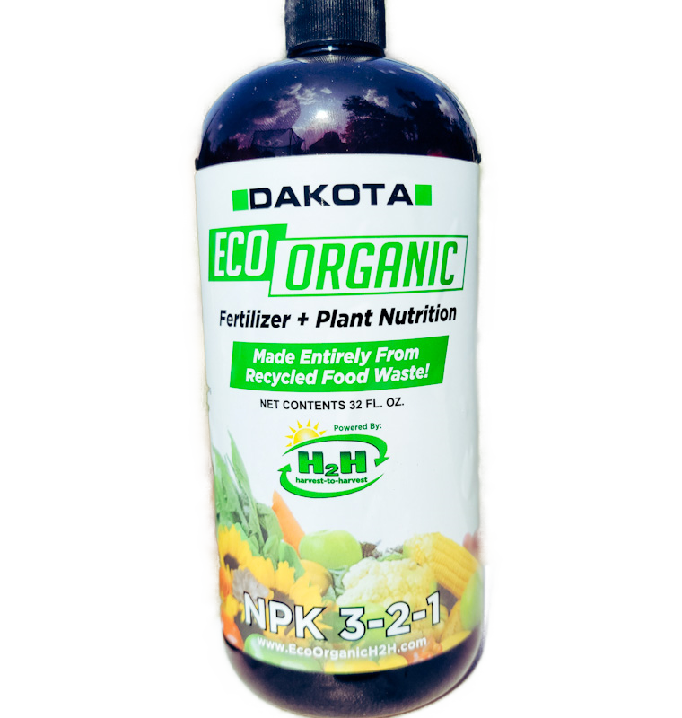 Dakota Eco 3-2-1 liquid fertilizer, 32 fluid ounce bottle, on white