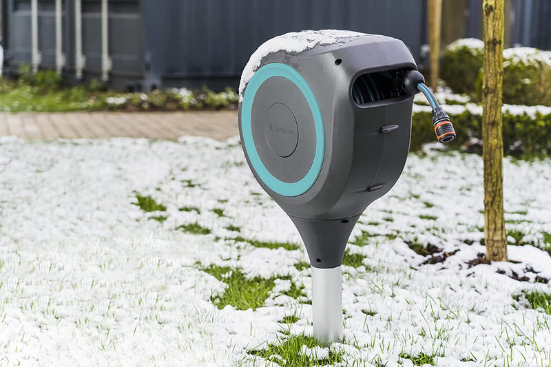 Gardena RollUp S hose box standing in snow