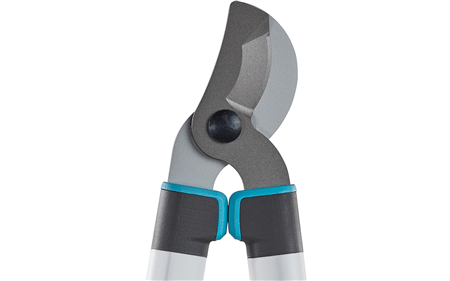 Close view of the Gardena TeleCut bypass blades