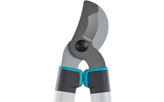 Close view of the Gardena TeleCut bypass blades